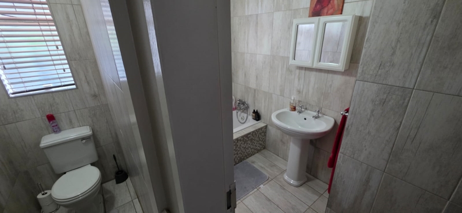 3 Bedroom Property for Sale in Flamwood North West